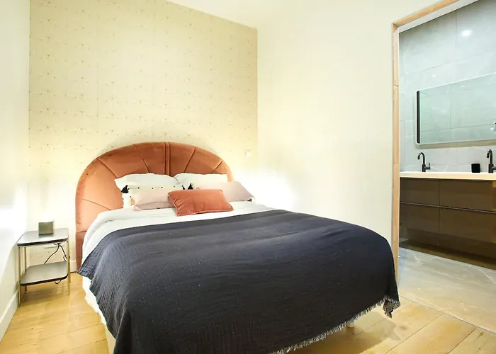 Mbm - Eiffel Tower Paris