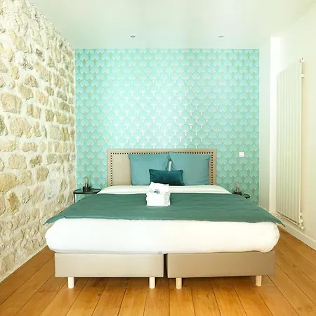 Mbm - Eiffel Tower باريس